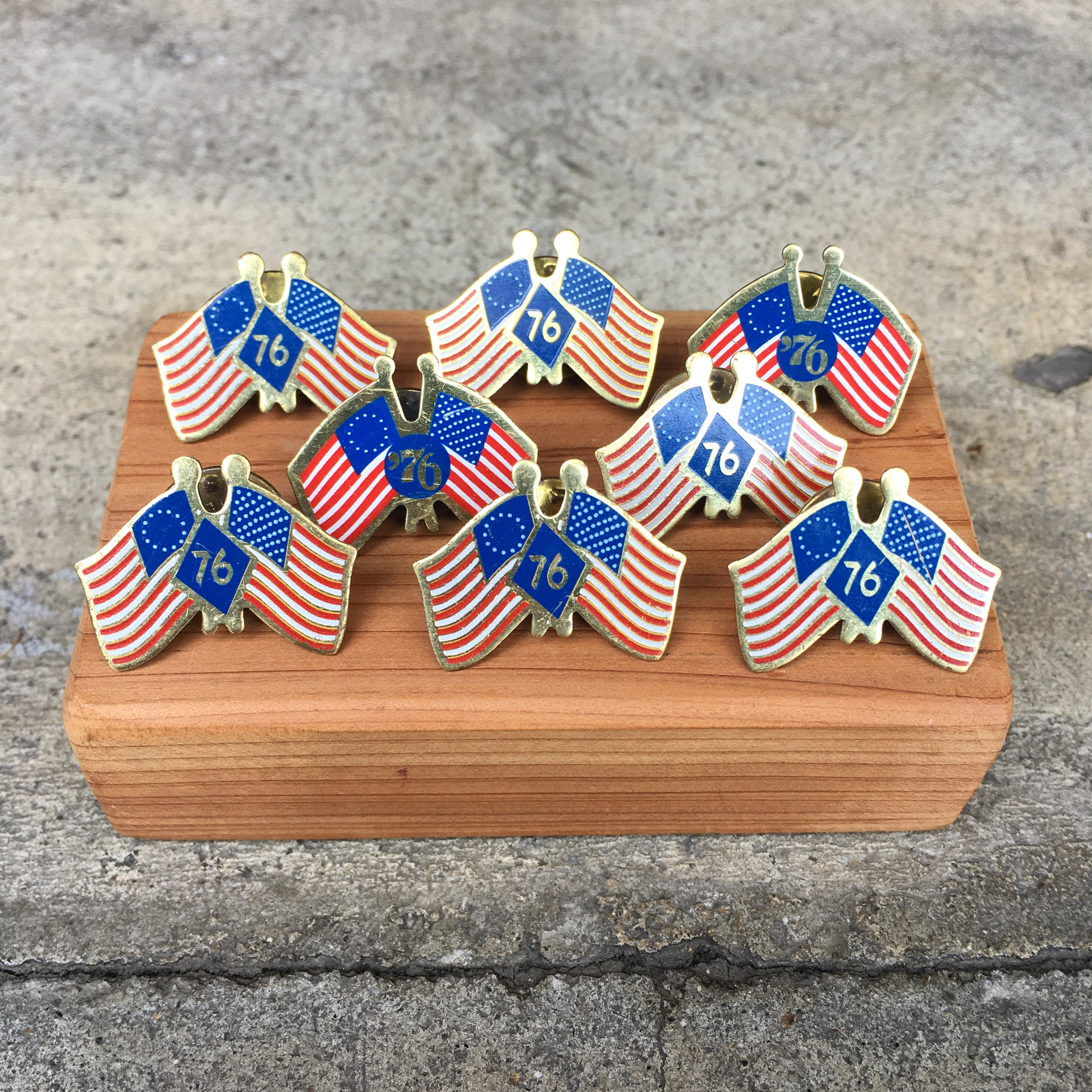 1976 USA VINTAGE PINS