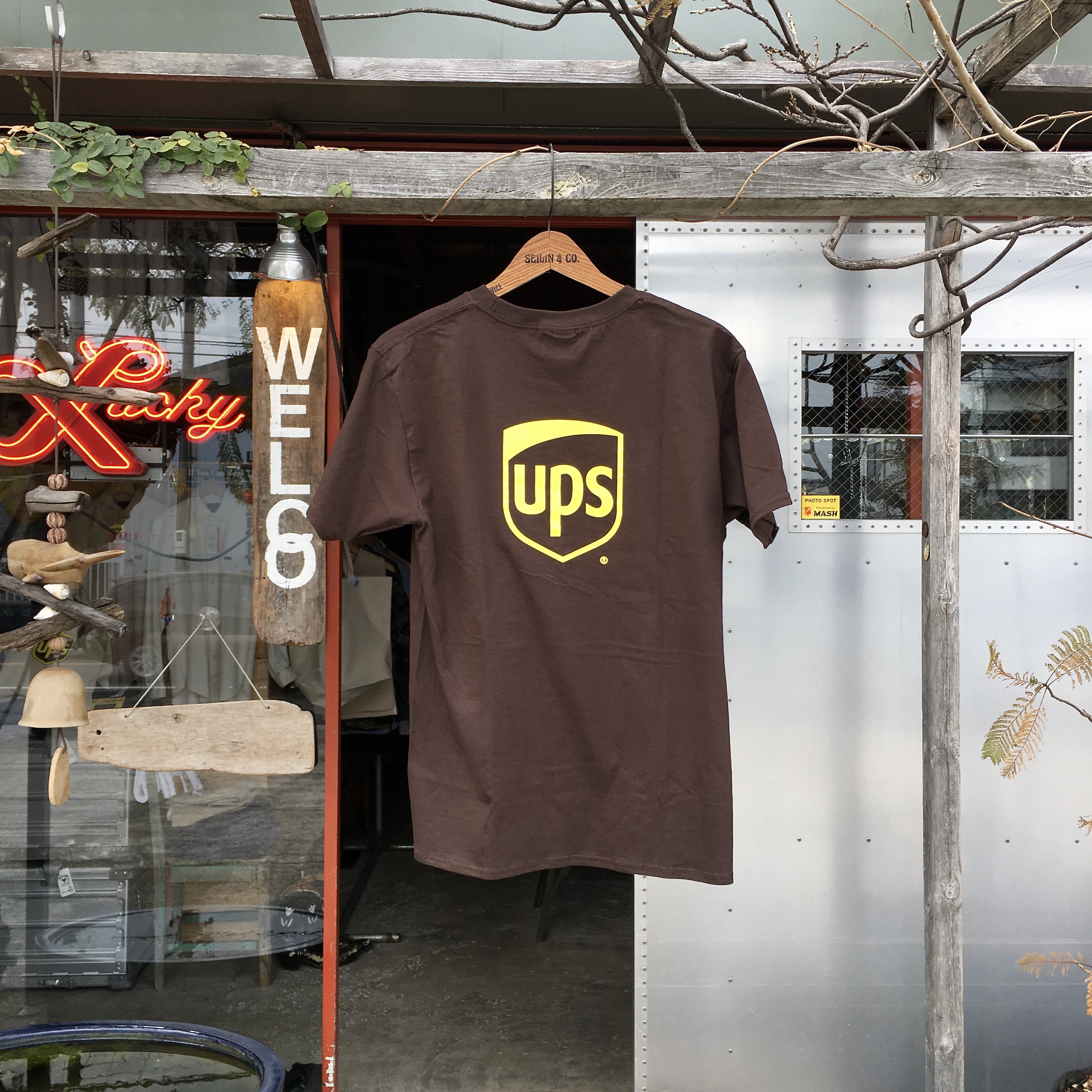 UPS : T-SHIRTS 