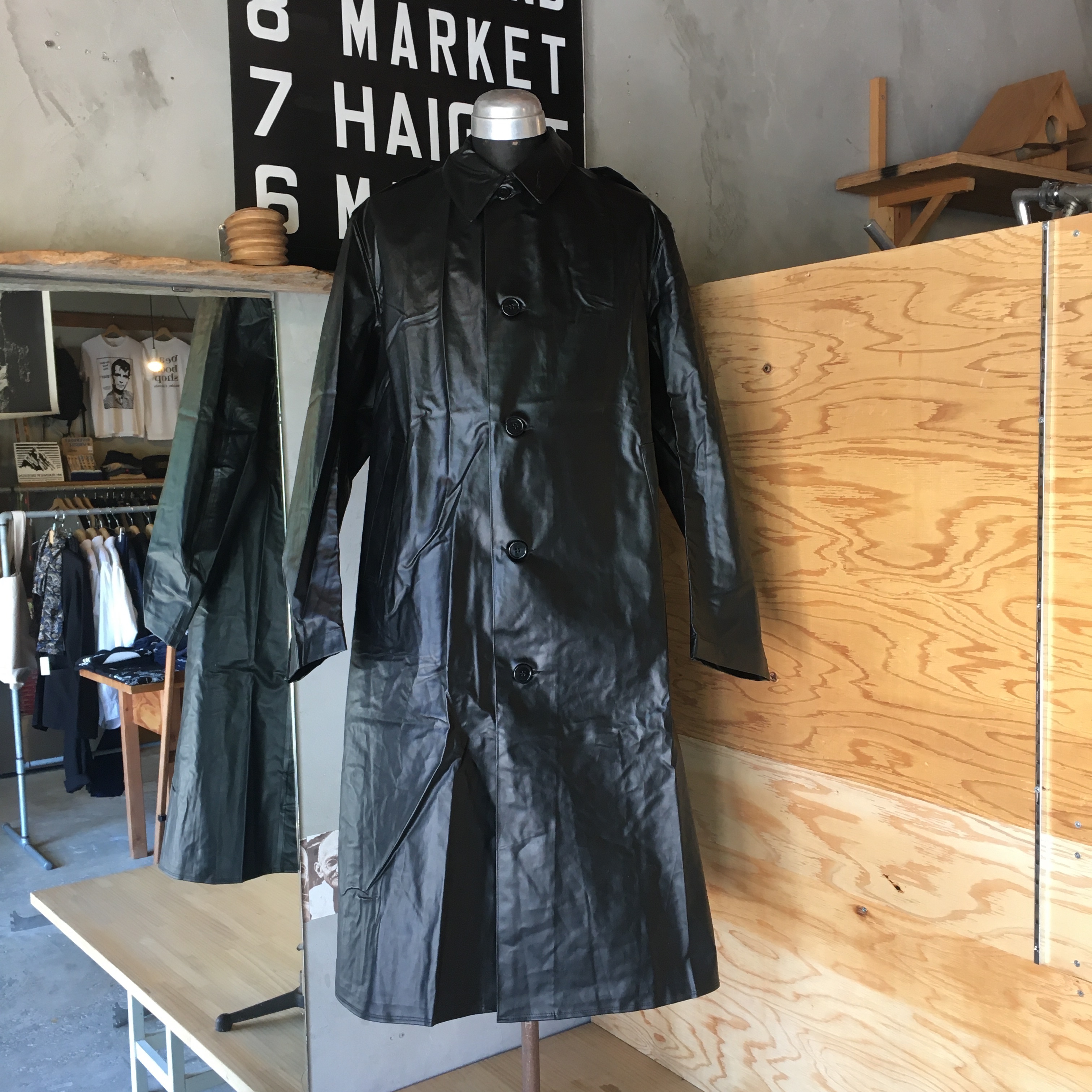 SWEDISH ARMY : 60’s DEADSTOCK RAINCOAT