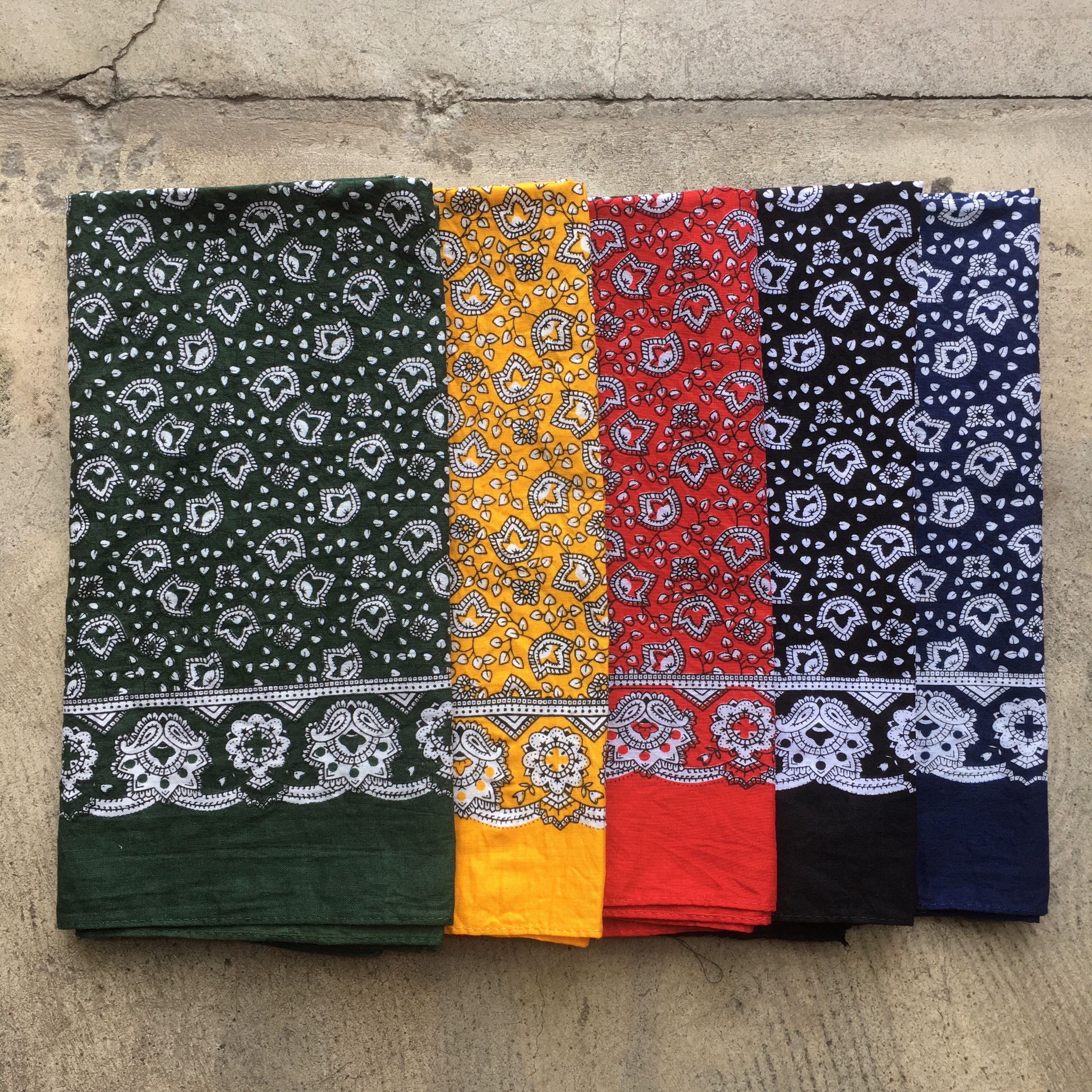 MODAS : 1090 VIERECKTUCH PAISLEY BANDANA