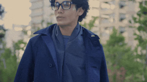 ー 首に負担「巻くマフラー」から 首にやさしい「着るマフラー」へ ー