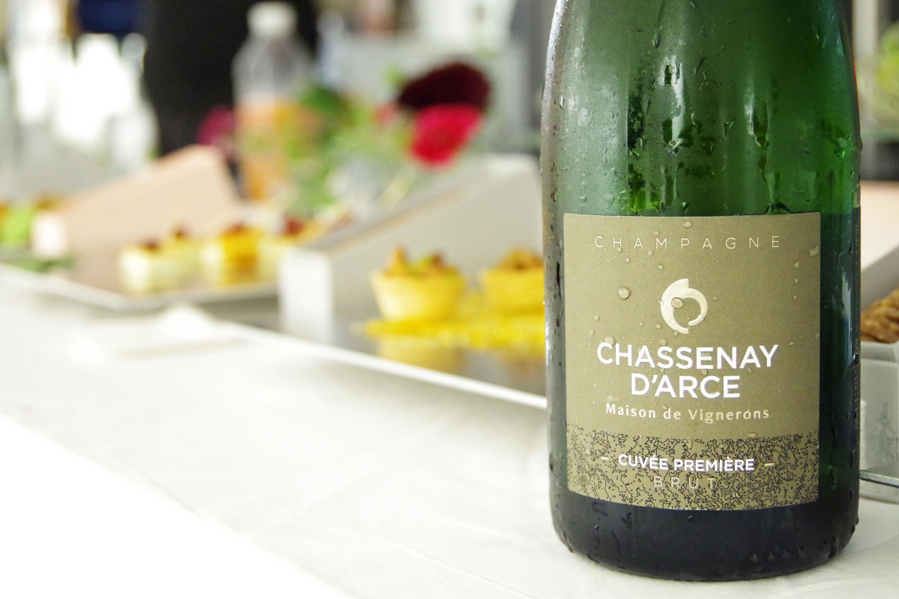 「Segreto アンナ・マディア」展のオープニングレセプションにシャスネ・ダルスのシャンパンを提供