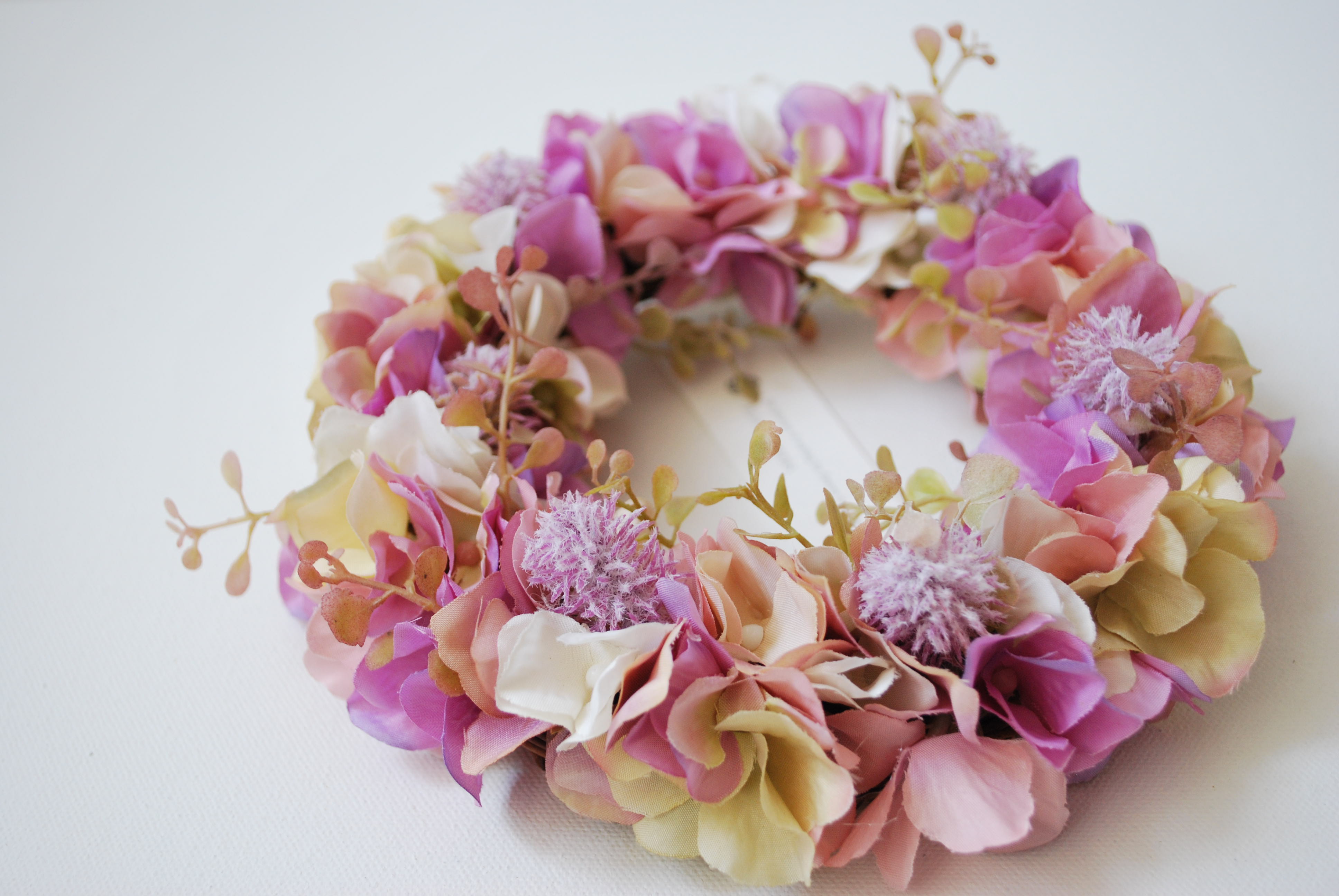 芽吹き始めた庭の草花