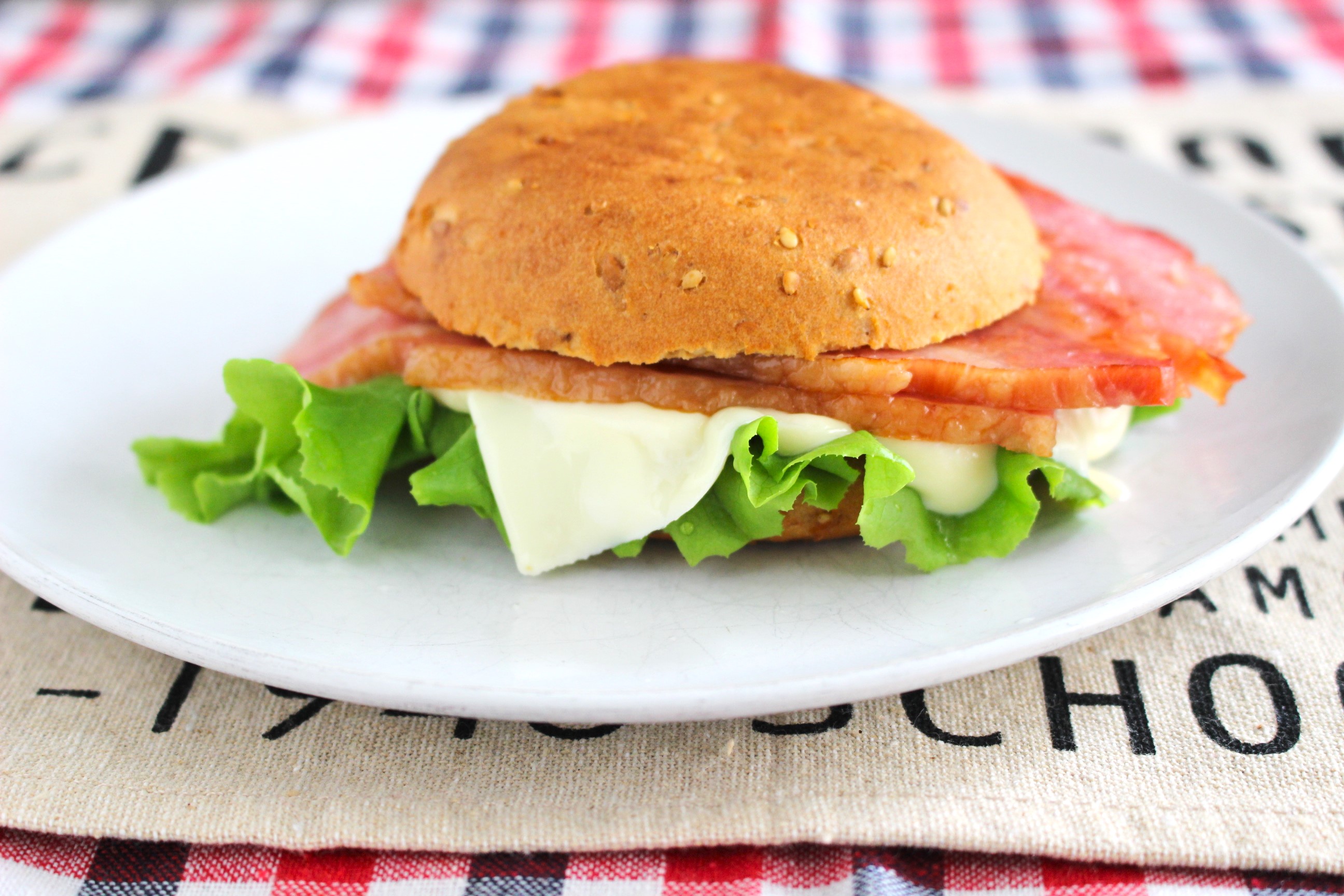 グルテンフリー＆糖質オフの「ＺＥＮＢ ＢＲＥＡＤ」でベーコンレタスバーガー！！