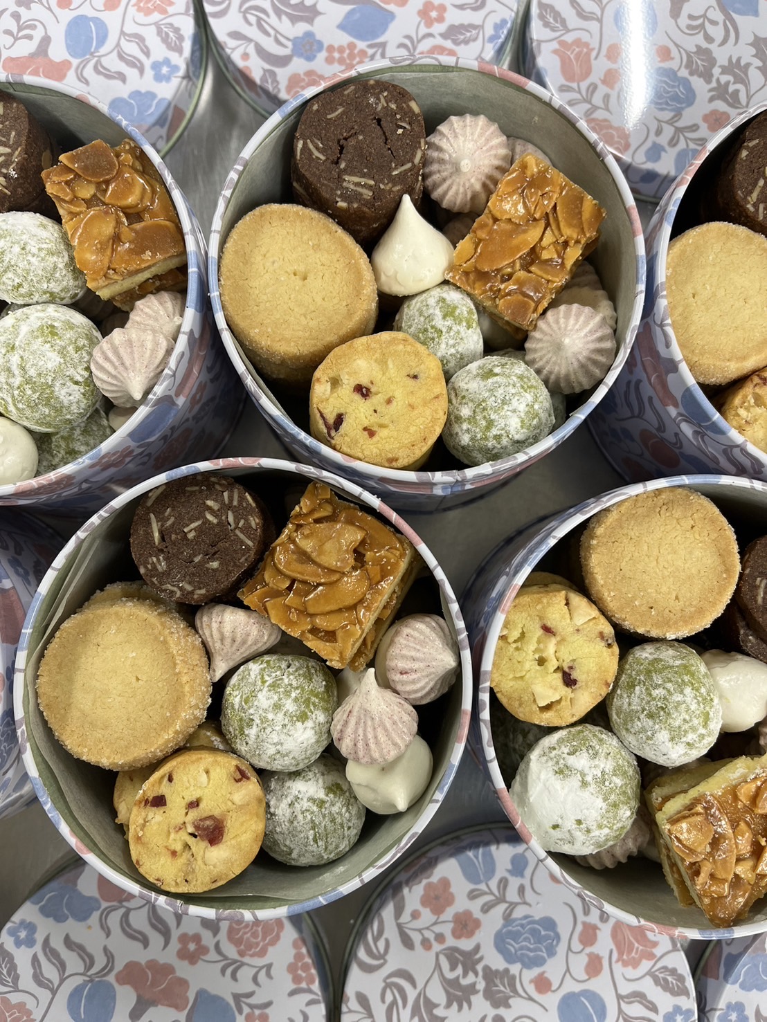 Hana Toriクッキー缶｜名古屋のベーグル専門店コナモーレが贈る季節の焼菓子ギフト