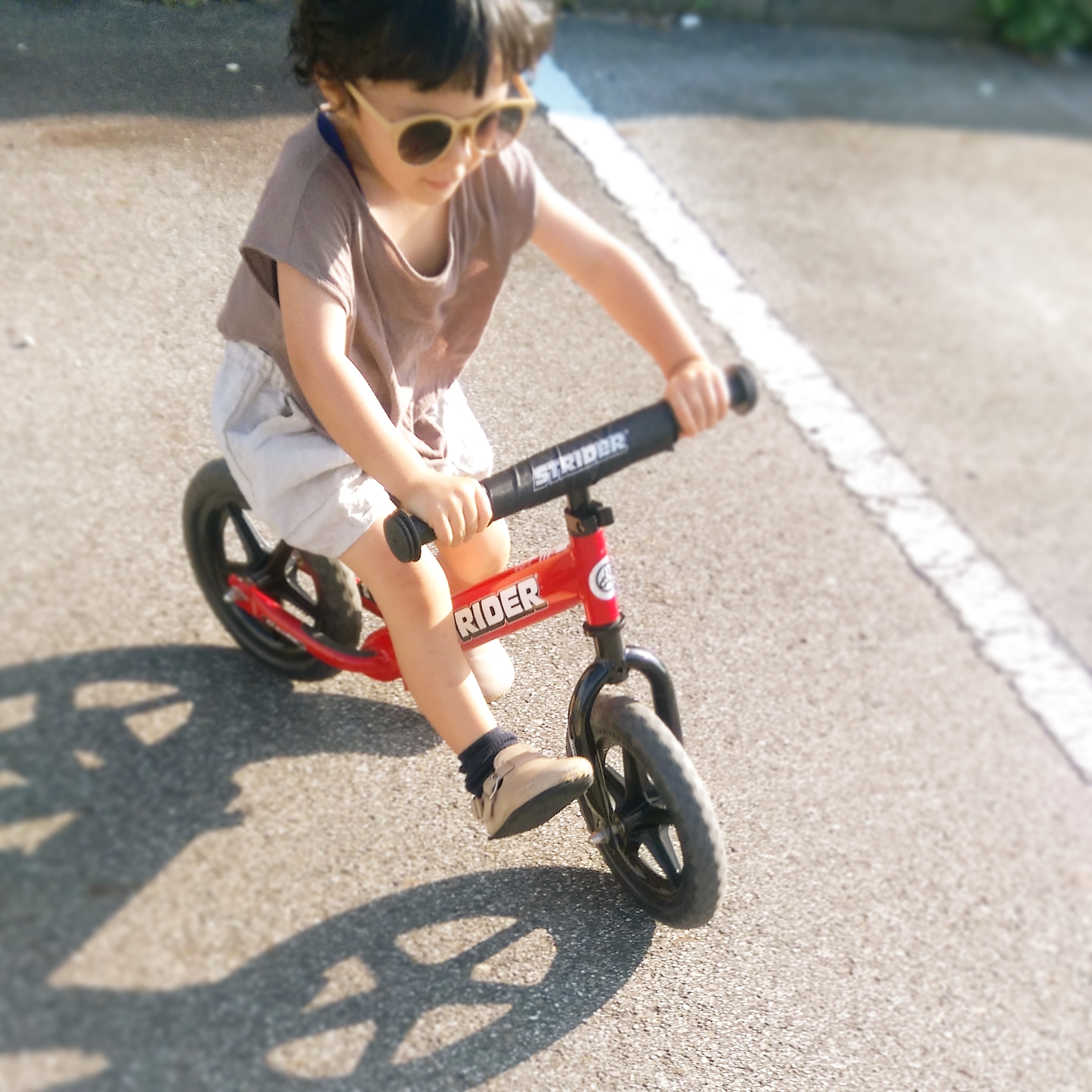 近々、人気の為品切れしておりましたkids sunglass camelを新商品と共に再販売予定♪