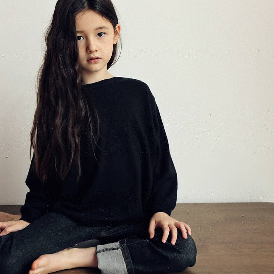 次回の新商品のデニムとニットプルオーバーの組み合わせが最強に可愛いです♡お楽しみに♪
