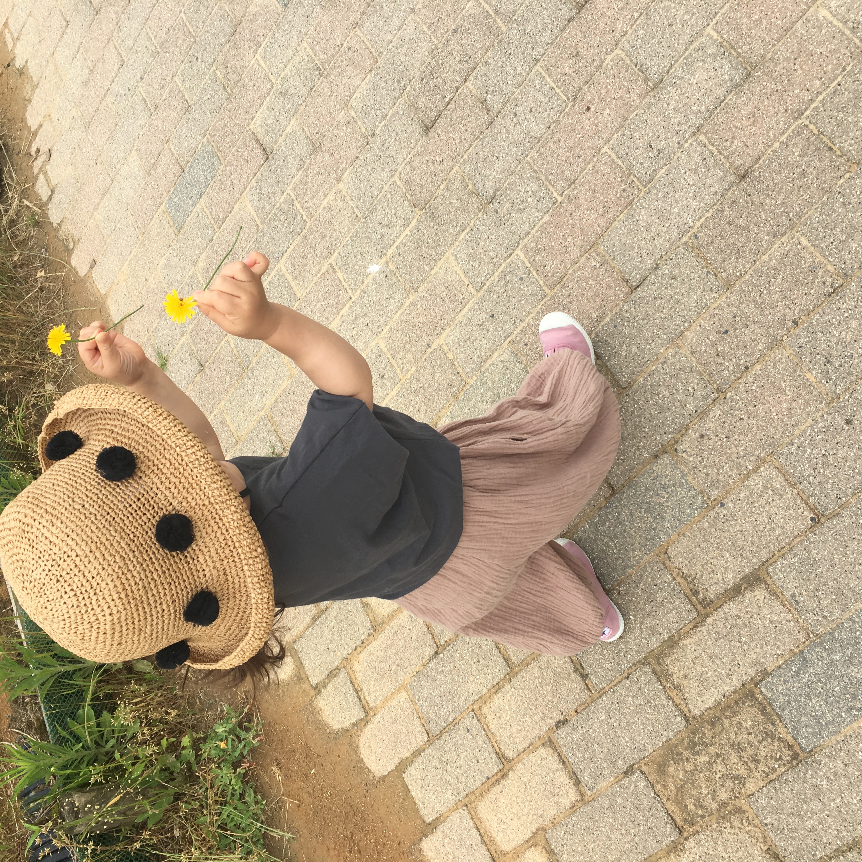 カットオフTシャツを着せてみました！ 袖口に広がりがあるのでとても涼しく着られます^_^