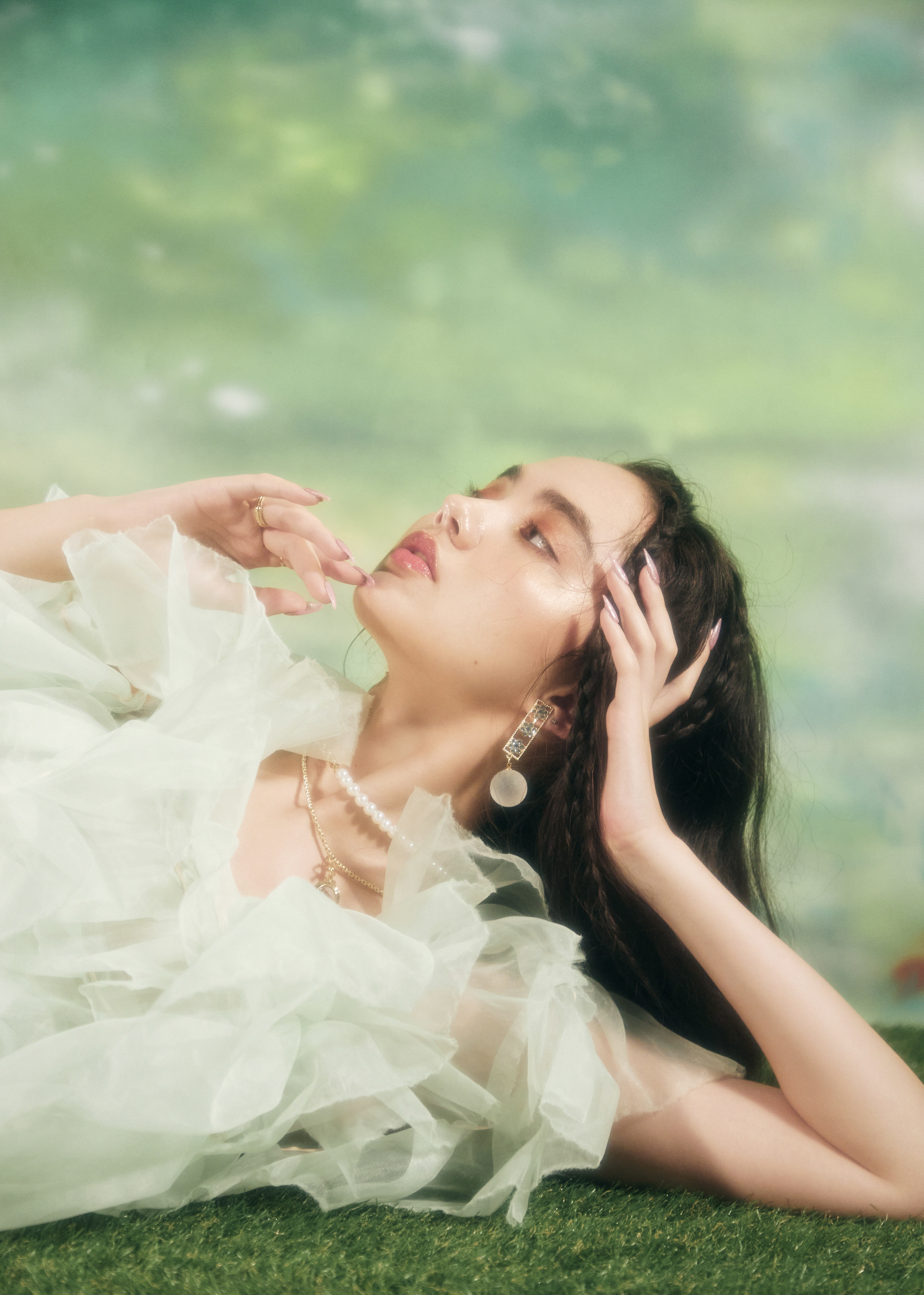 本日12月10日発売 バーチャルドールのucaが着こなすエクスクルーシブ Liquem