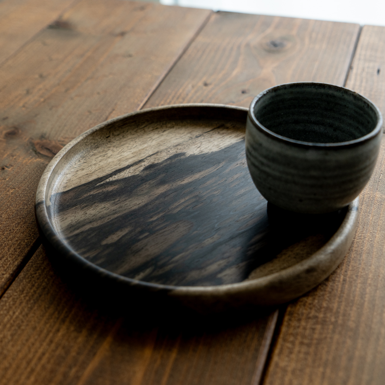【新入荷】黒柿の孔雀杢のお盆を入荷しました