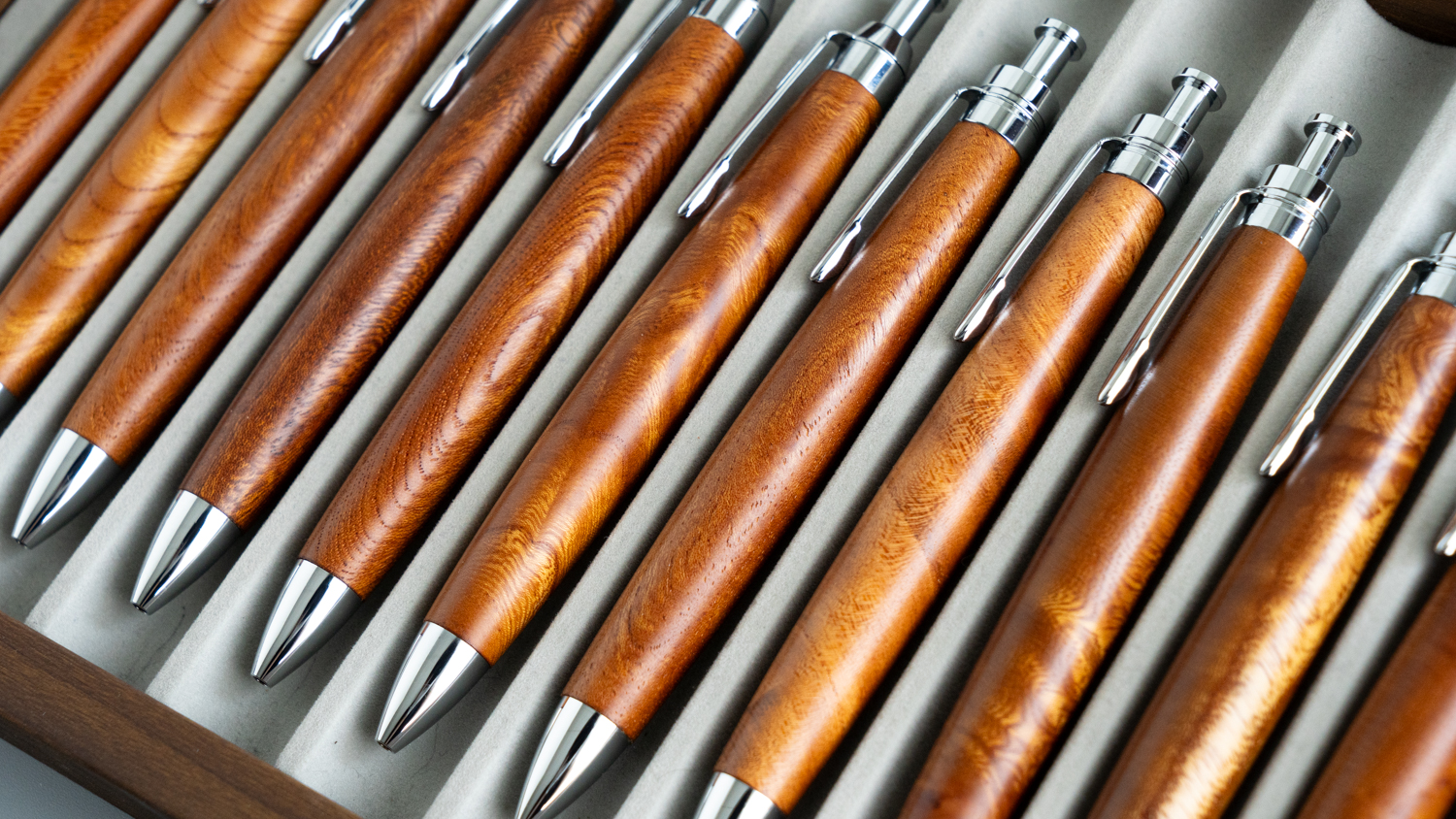 長年工房に保管してきた欅で作る、木軸ペン「Penman JP」