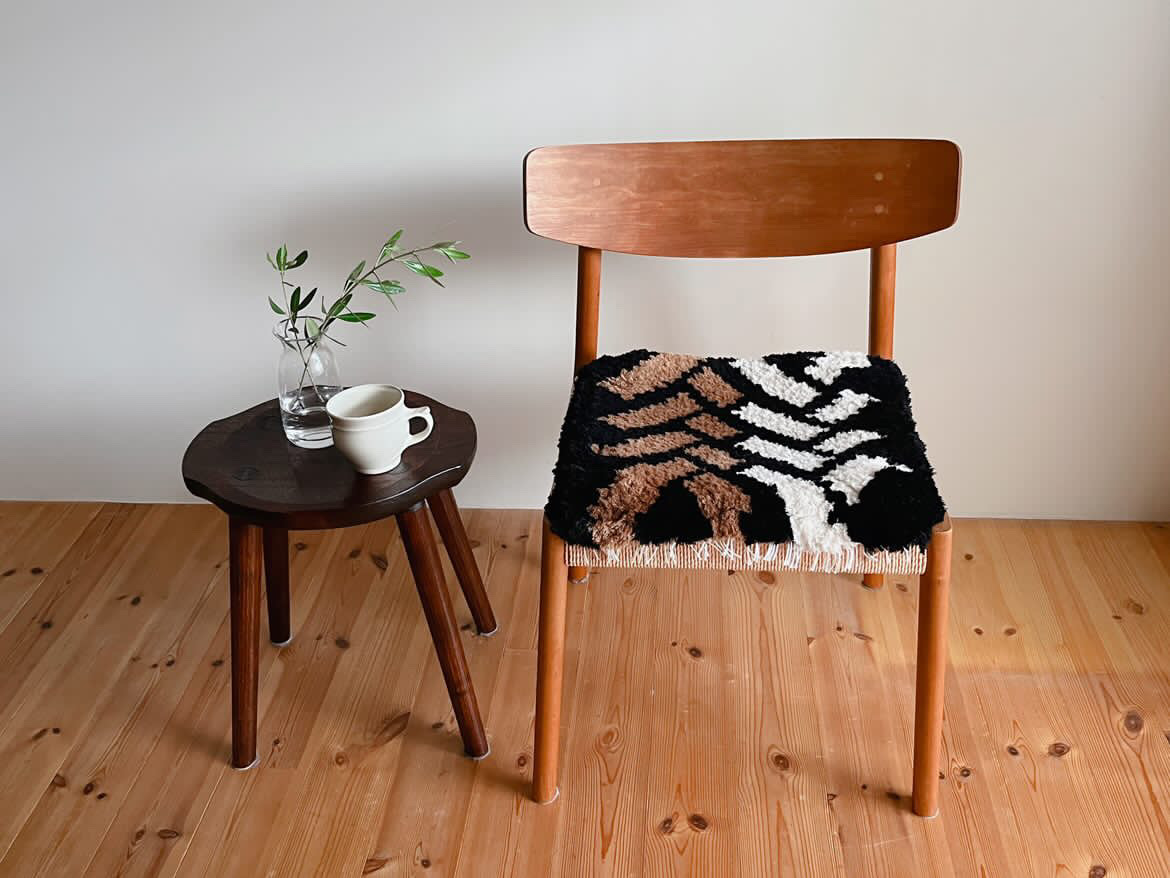 工房コトリと「暮らしになじむ椅子敷 ノッティング」