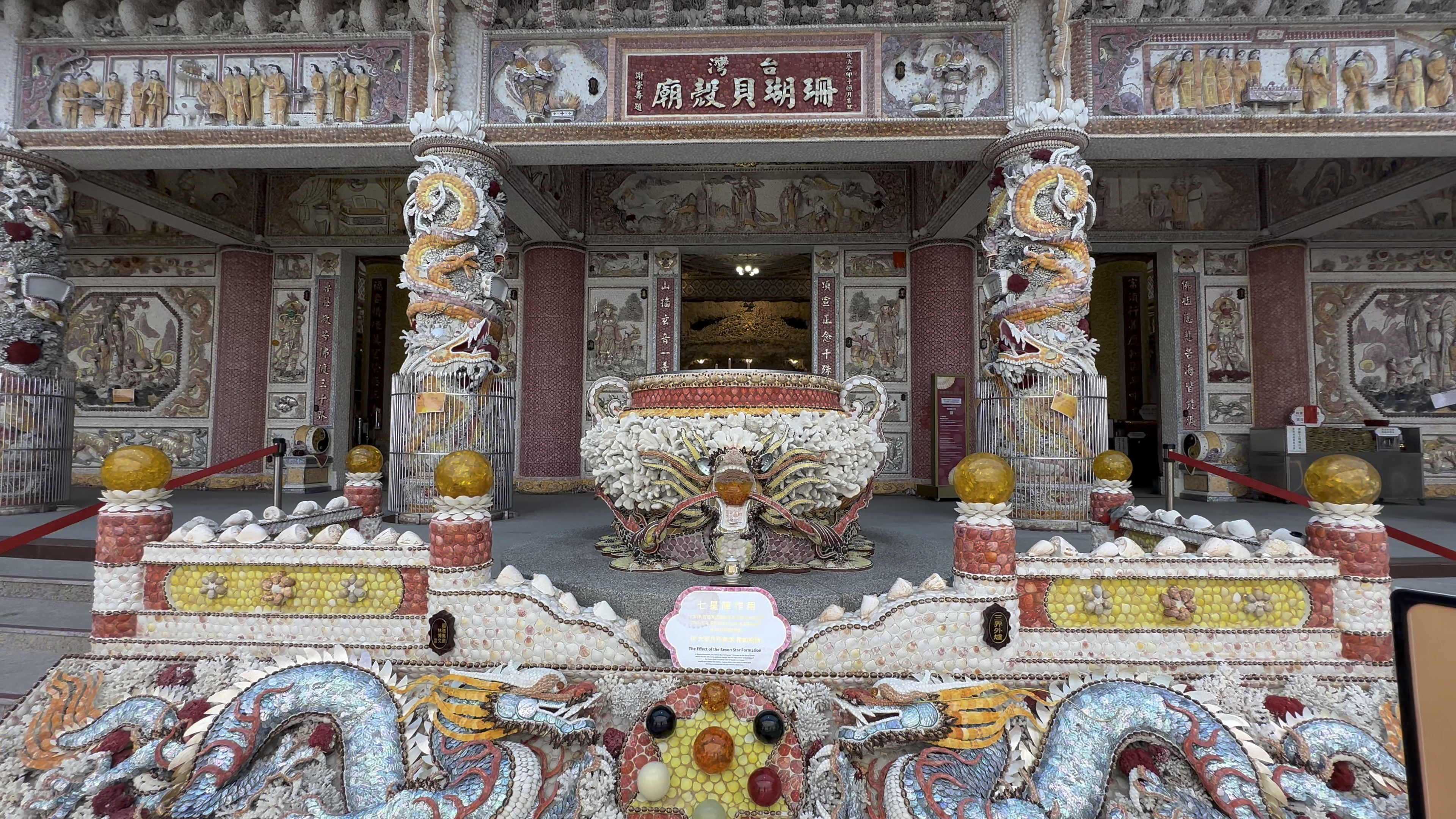 台湾の龍宮城のようなお寺『台湾珊瑚貝殻廟』に行ってきました