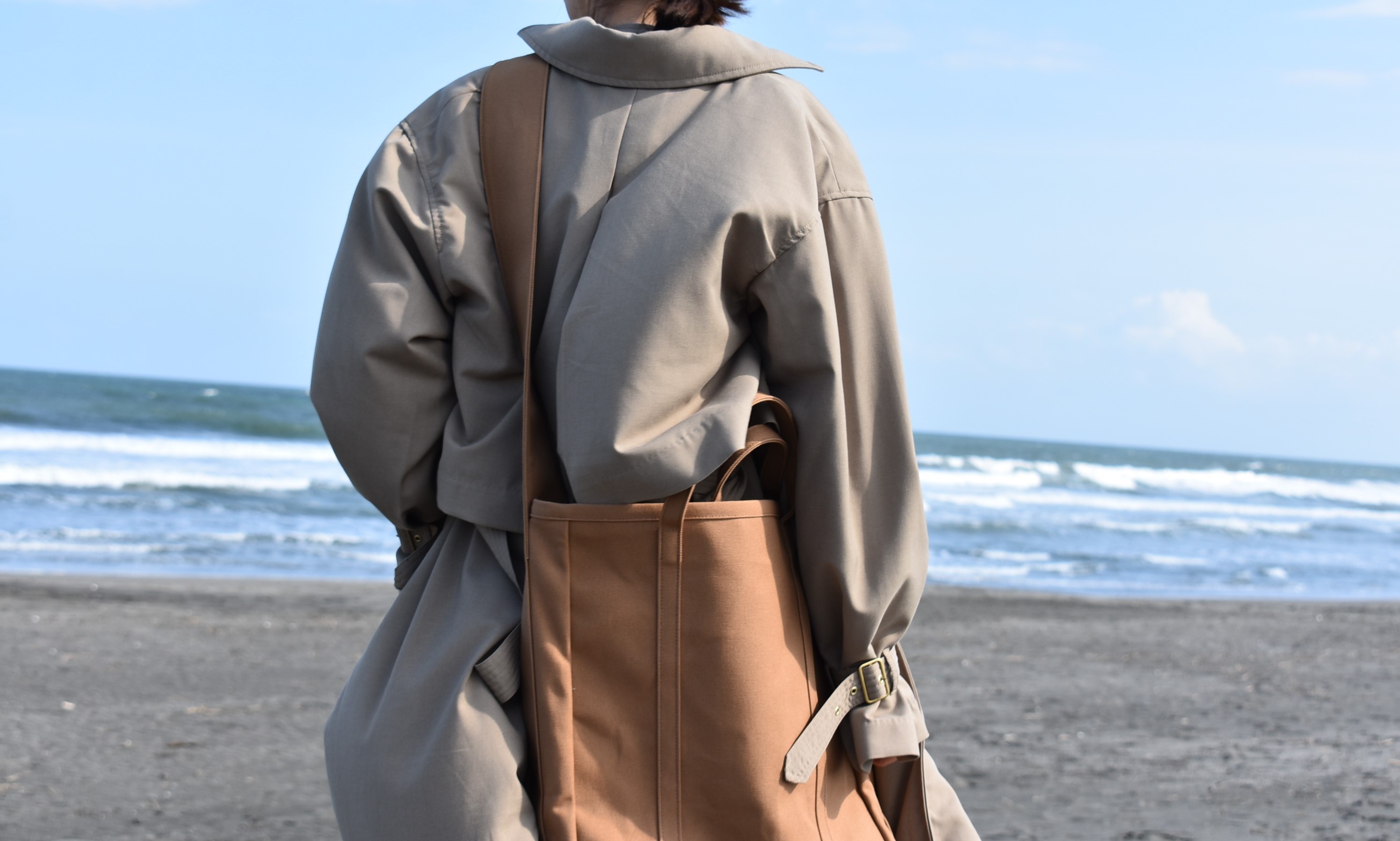 リラックス感のある「HOLIDAY SHOULDER TOTE BAG」でお出かけ