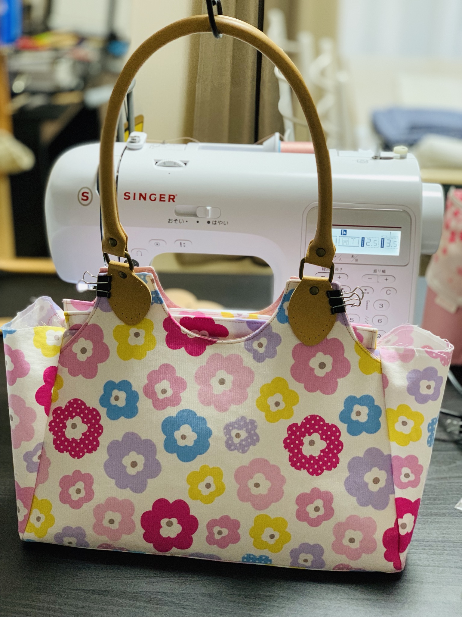 花柄のあおりバッグ