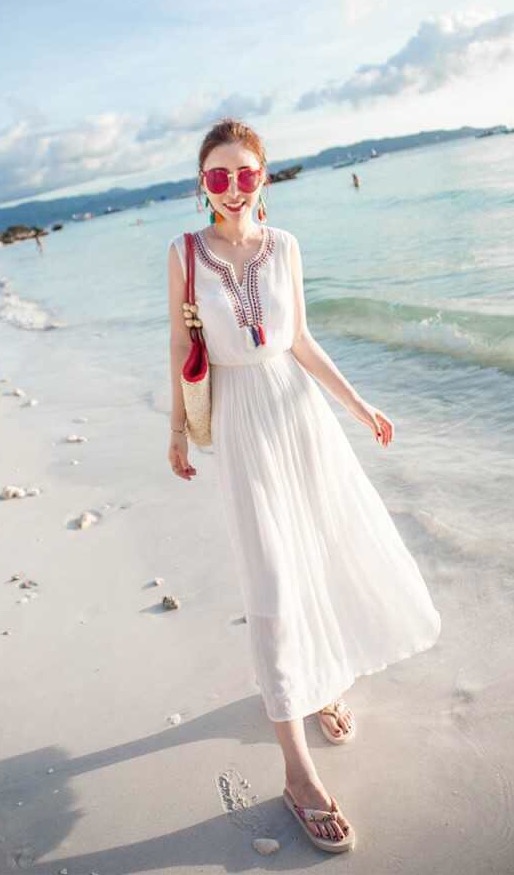 トレンドのフリンジタッセル刺繍の華やかなワンピースを着て、水着を持ち、夏を満喫する準備をしませんか♪