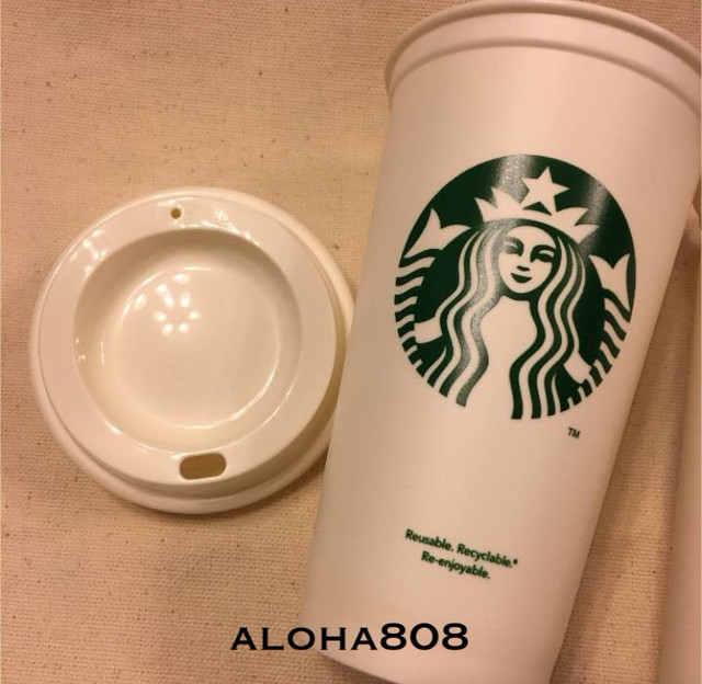  温かい飲み物が手放せない時期ですね。軽くて便利なスタバのリユーザブルは会社のデスクで必須アイテム！