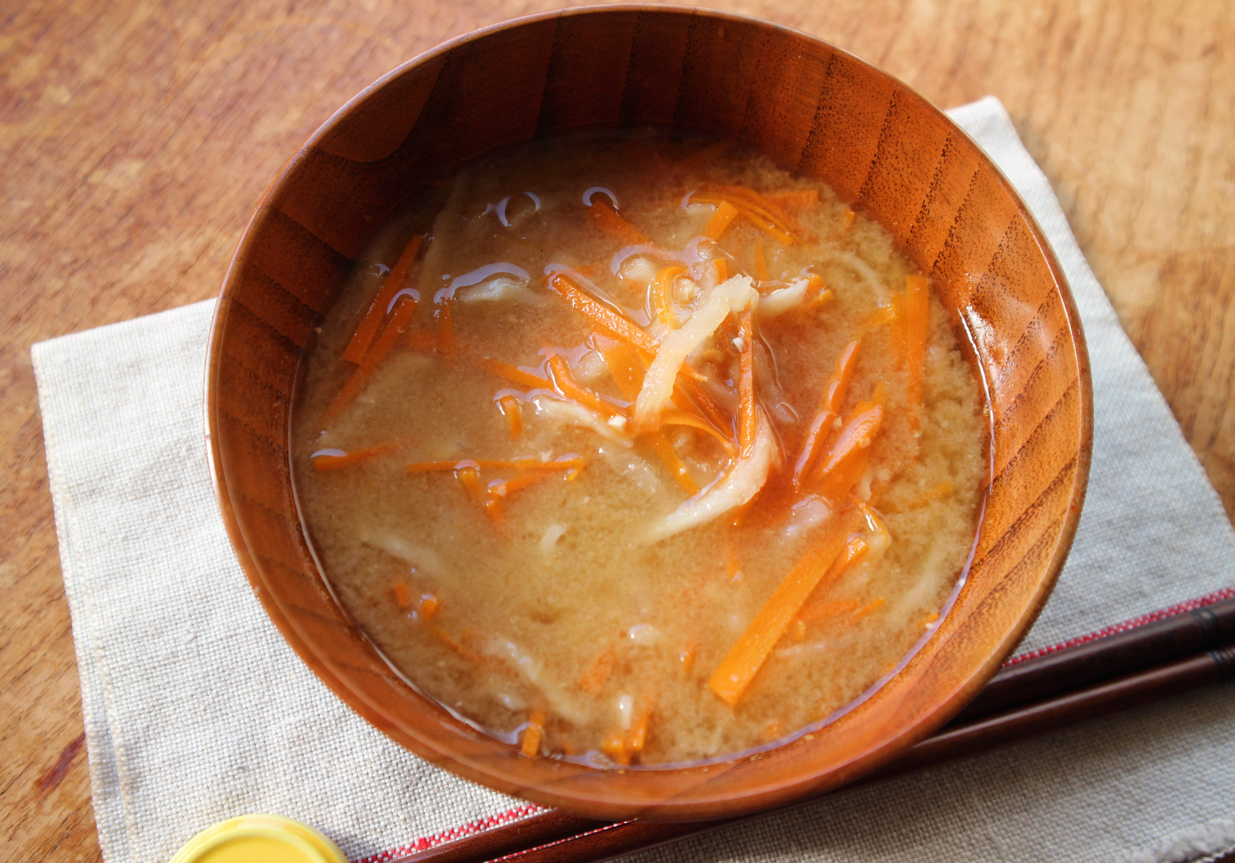 野菜出汁を試してみよう！切り干し大根と人参のお味噌汁