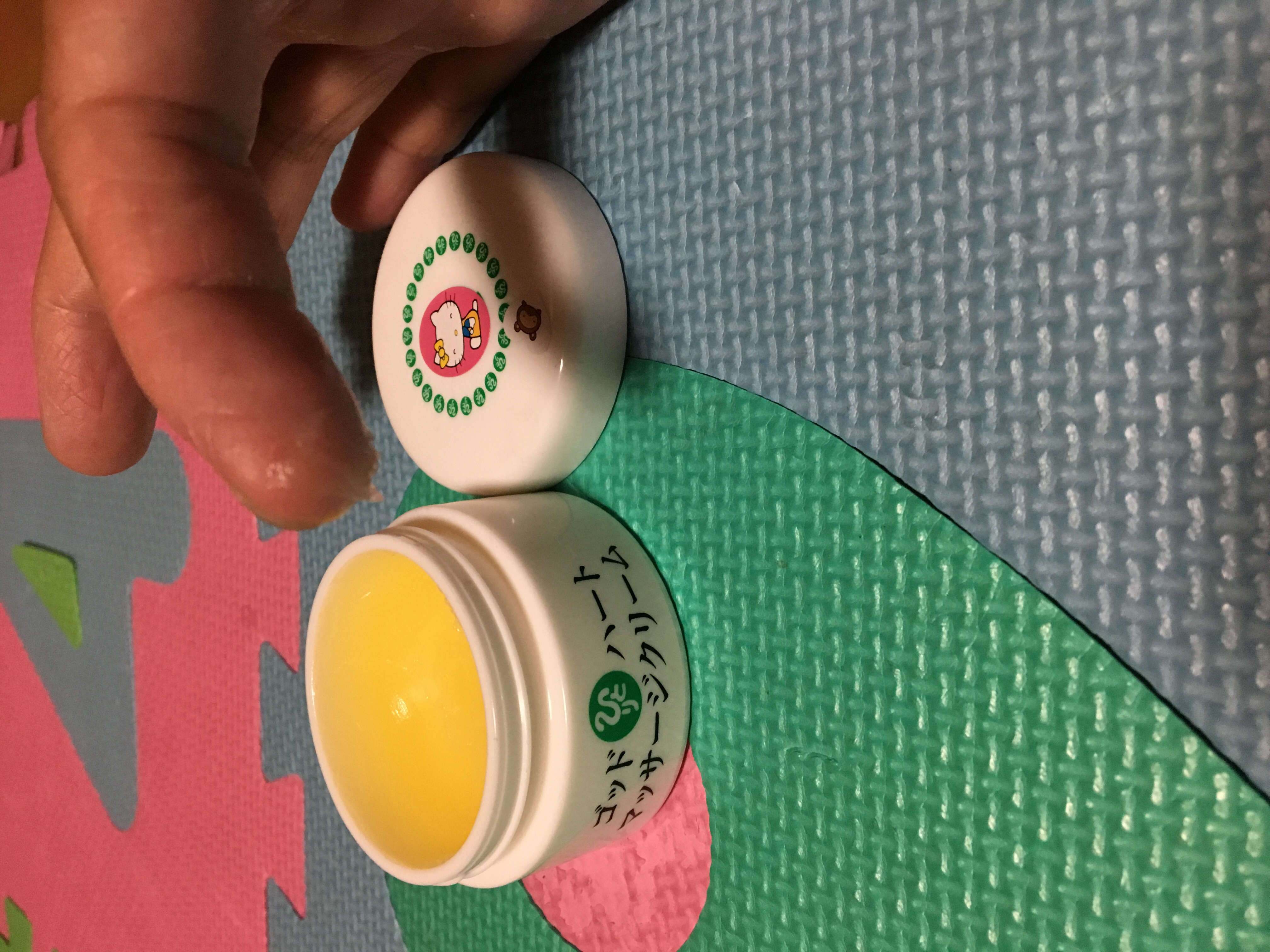 毎日手に顔に腕に、、つまり全身にぬりぬり