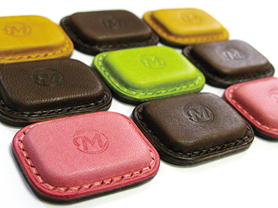 チョコレートのようなレザーマグネット