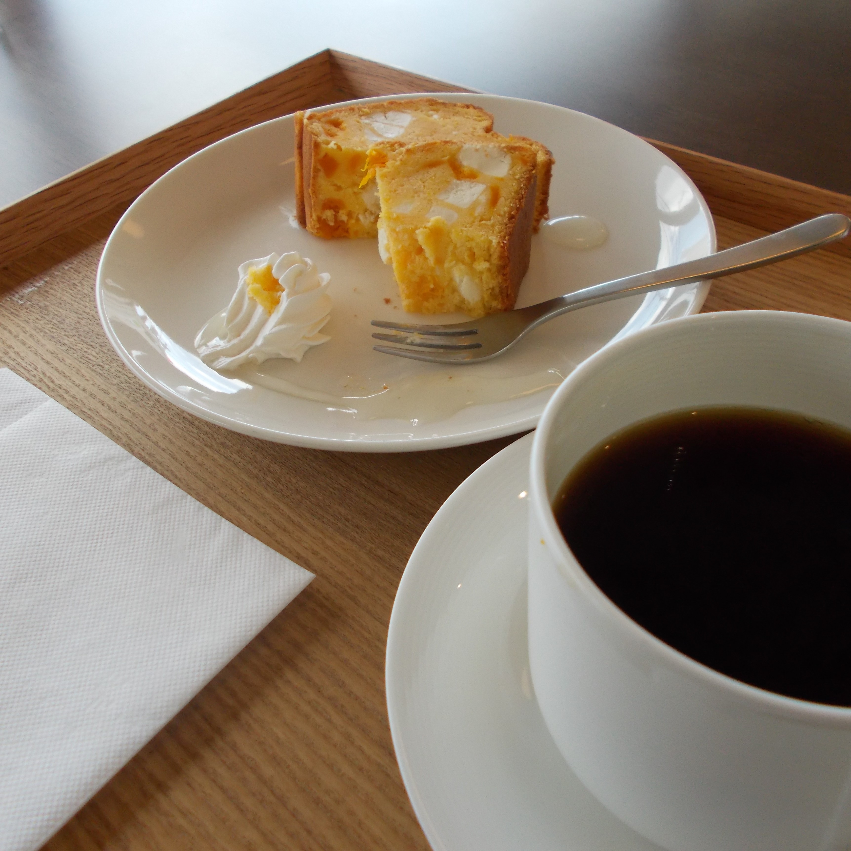 【チーズのパウンドケーキにコーヒー】