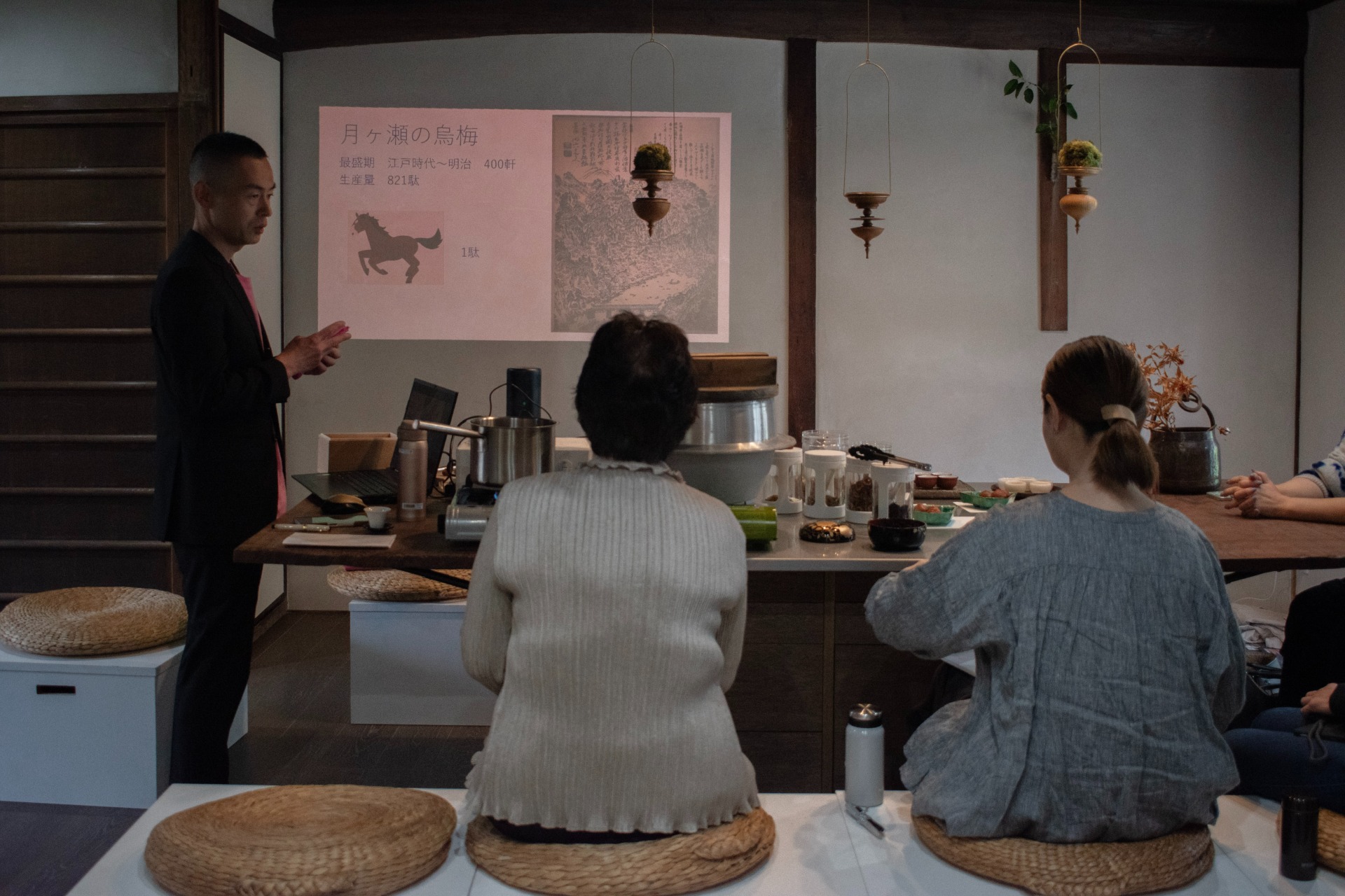 先日の大人の寺子屋　余白の講義の様子