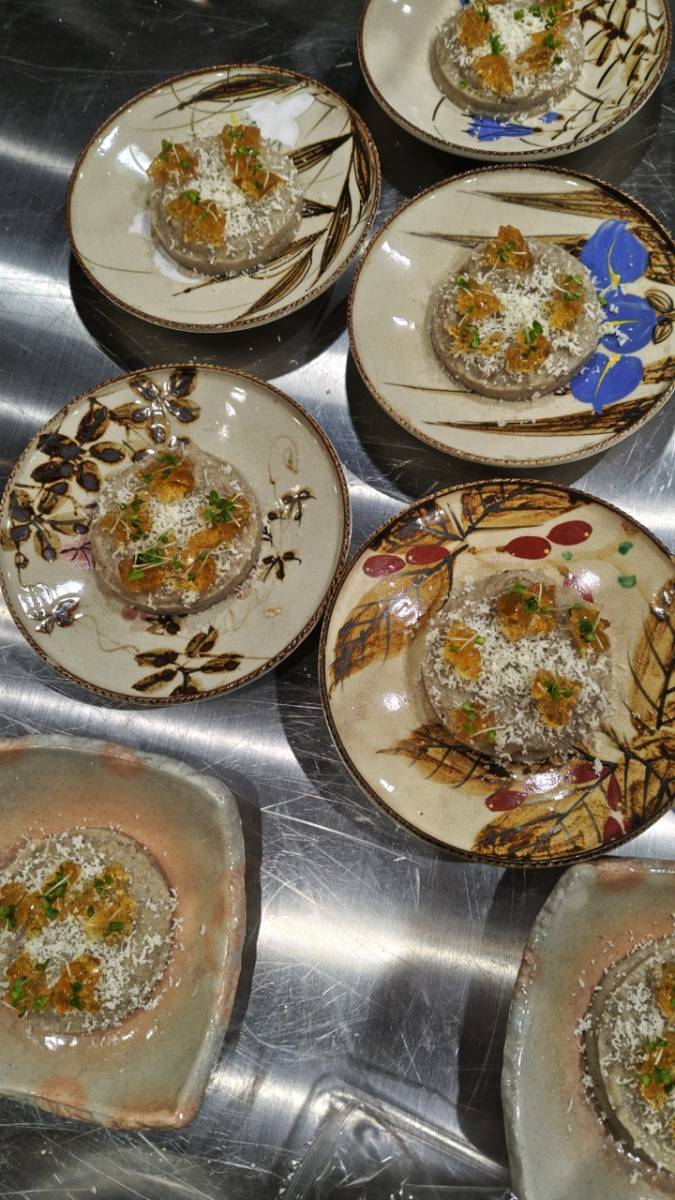 烏梅コース料理オードブル　きのこのリエット烏梅ジュレを添えて