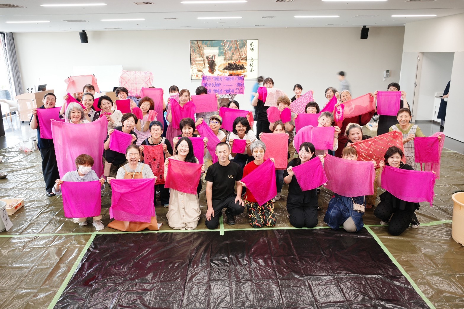 平城京50人の紅花染め