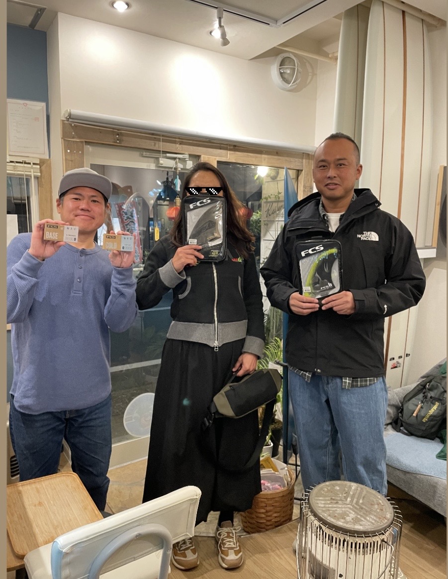 サーフィン後に仲間達でSHOPに遊びに来て頂きました