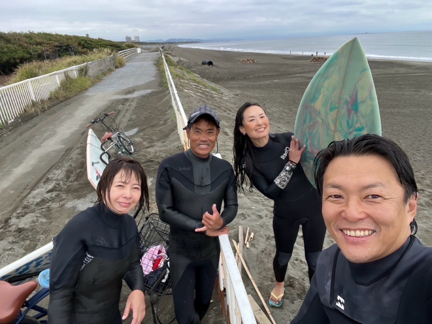 空いている平日にマダムのマンツーマンサーフィンスクールです