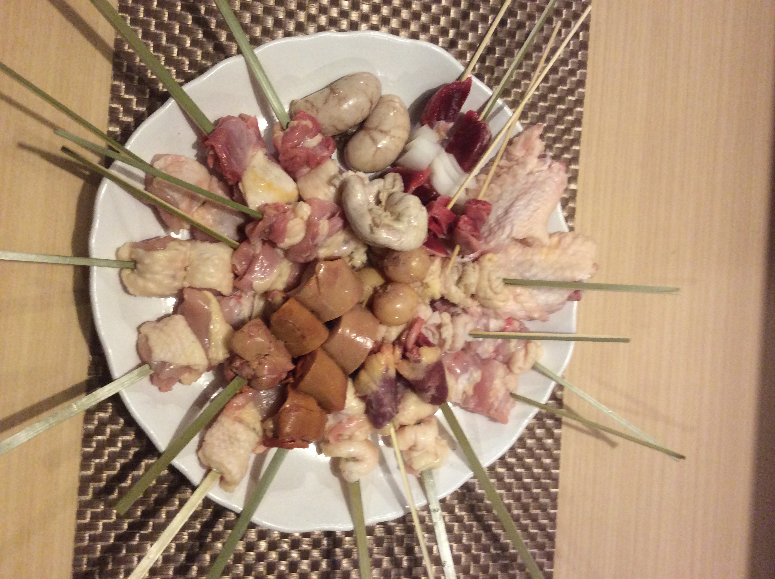 鶏割烹まことやでは、LINE登録者限定で、焼鳥串食べ放題を実施しています。