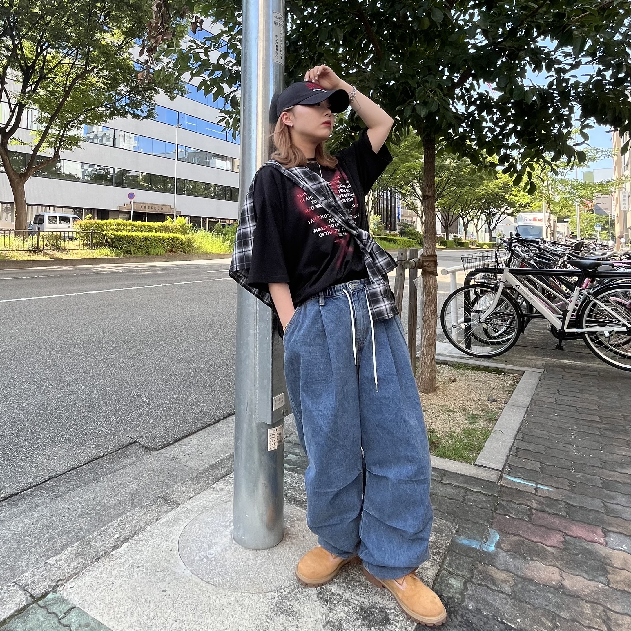 韓国アイドル達も着用しているパラシュートパンツ🖤