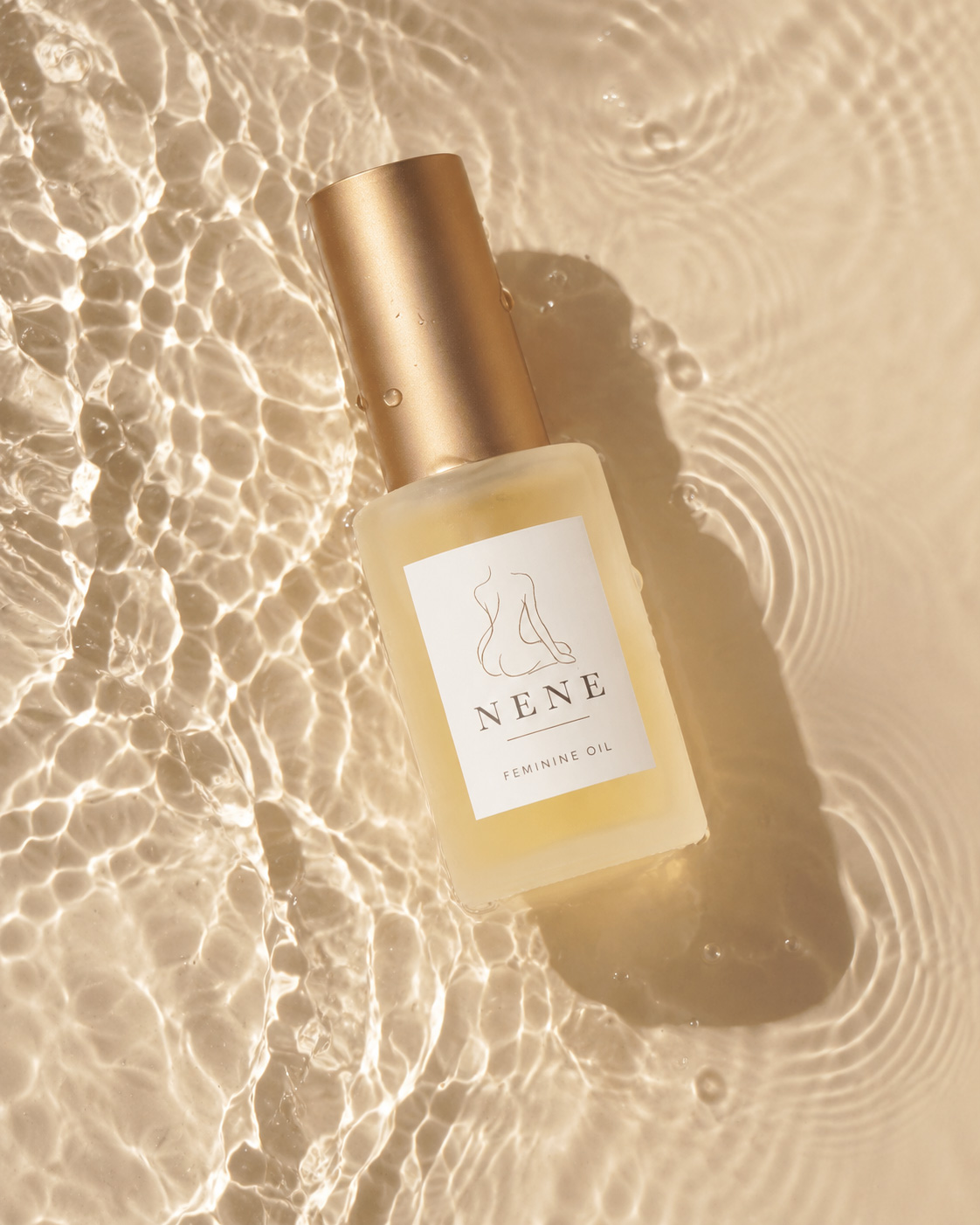 一番大切な場所に、最上の自然の恵みを。新発想のオールインワンフェムケアオイル『NENE』が誕生。