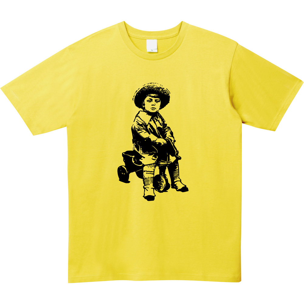 👕【唯一無二のデザイン】レトロな少年と三輪車プリントTシャツが可愛すぎる!🚲✨