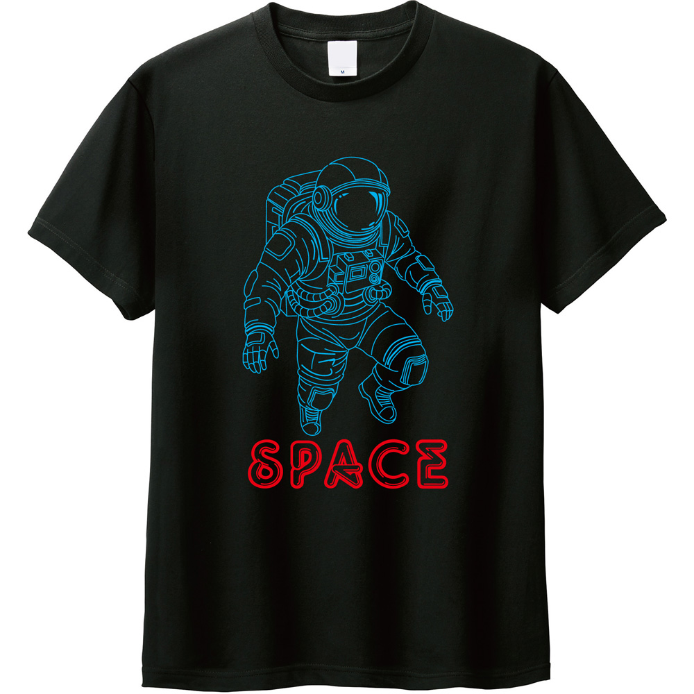 まるでネオンサイン!宇宙飛行士Tシャツで夏のコーデを格上げ🚀✨