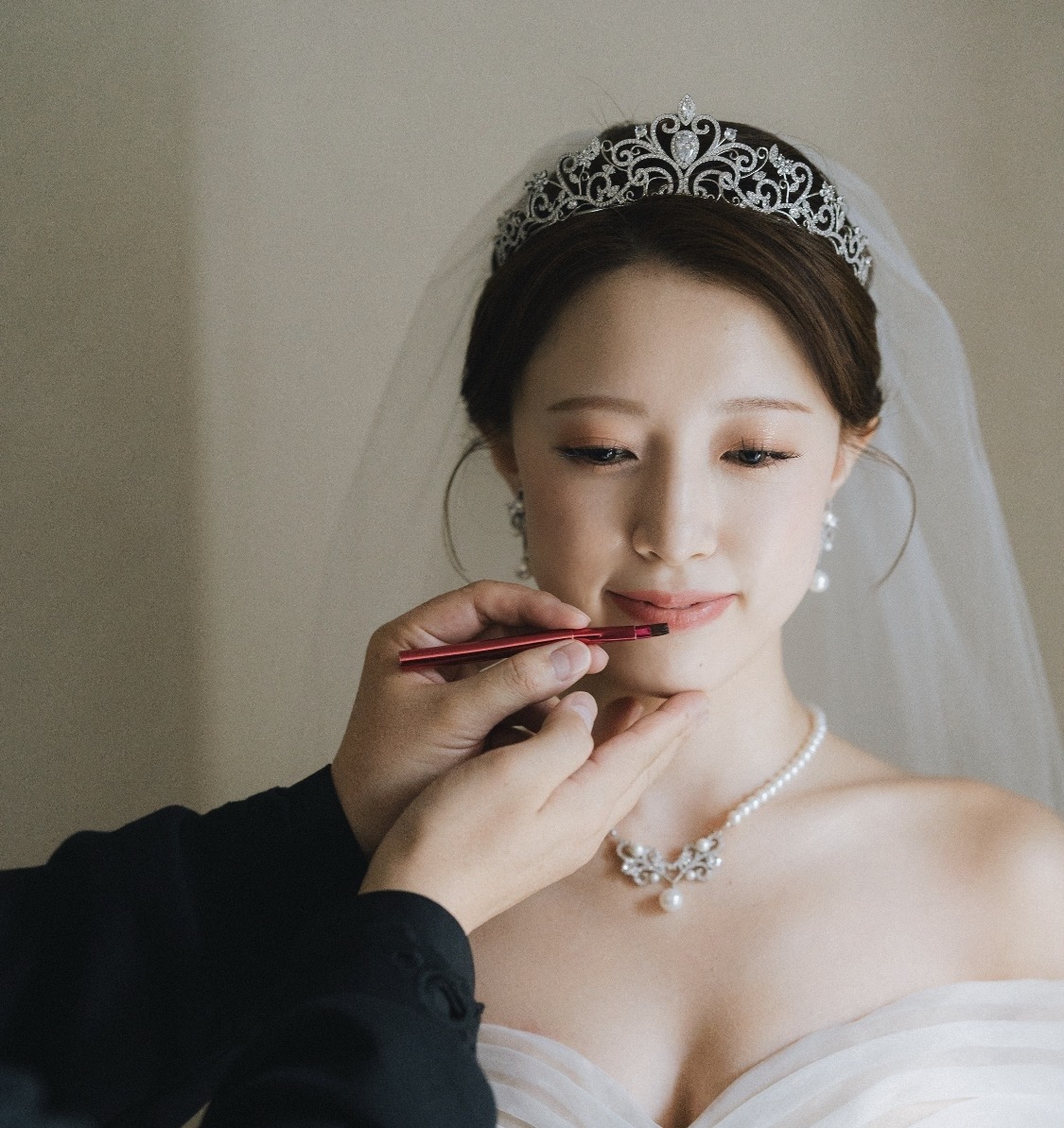 【お客様写真のご紹介】H様 ティアラ・ネックレスセットのウェディングドレスコーディネート