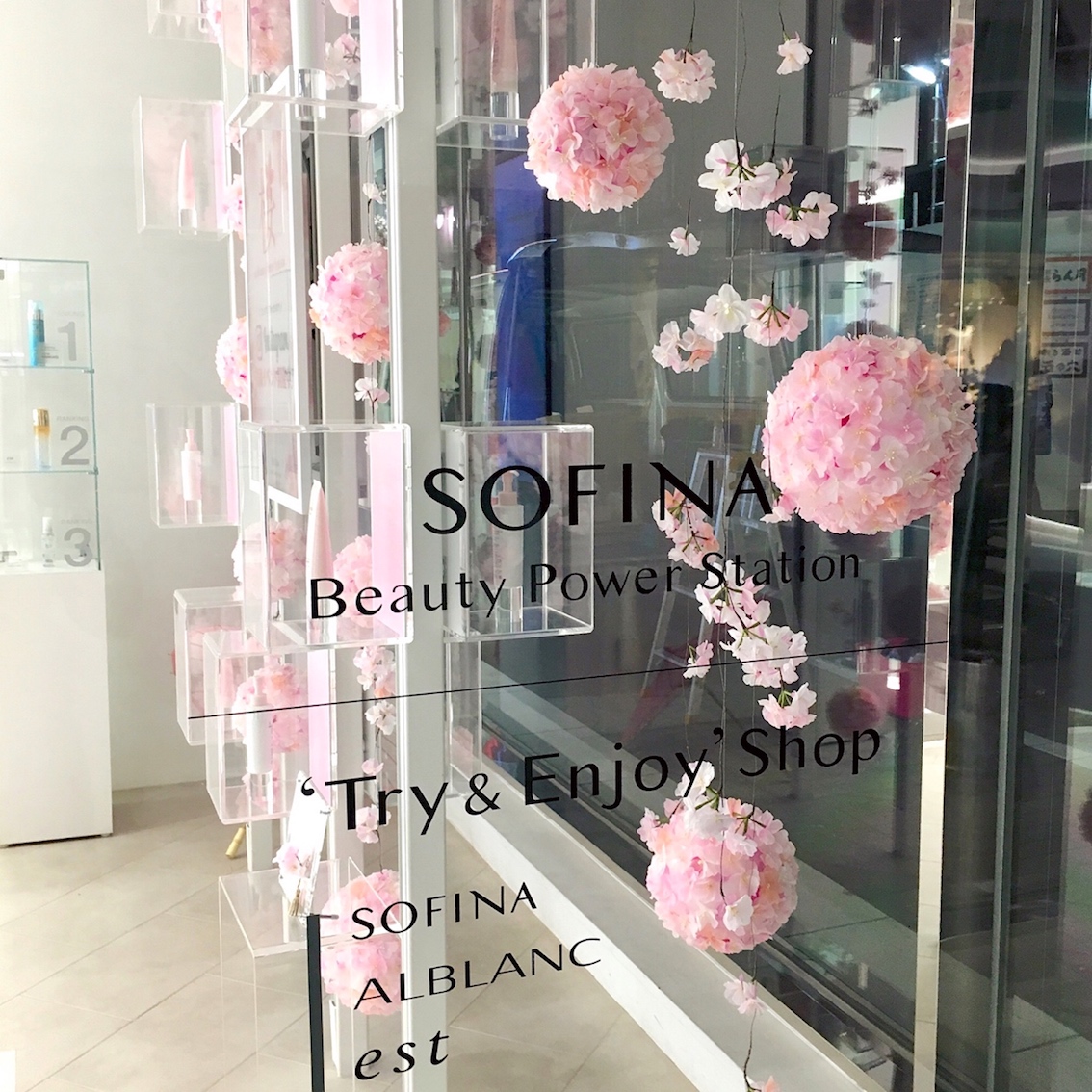SOFINA Beauty Power Station 銀座店さま　ディスプレイ飾花