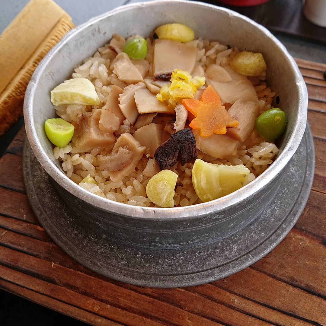 松茸と栗の釜めし