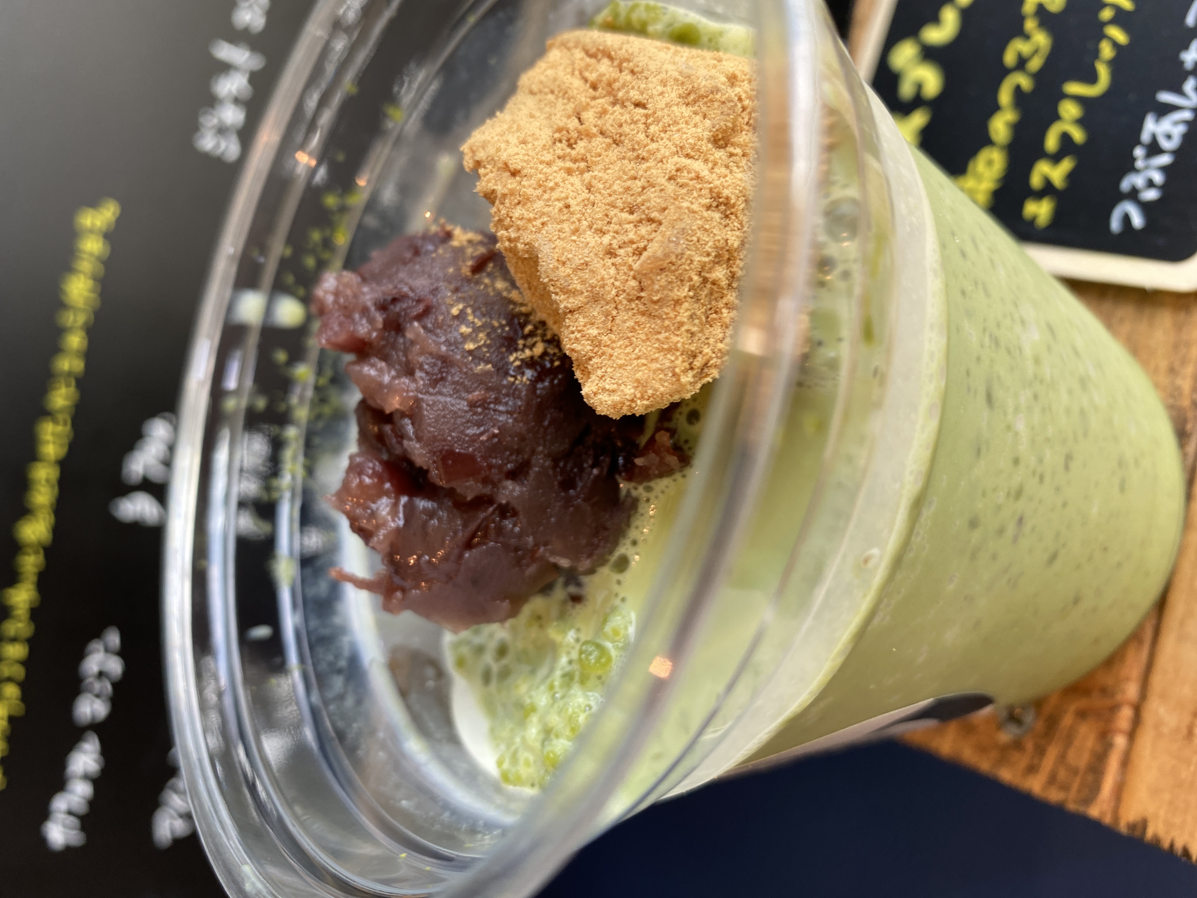 抹茶フラッペ小豆・本わらび餅乗せ