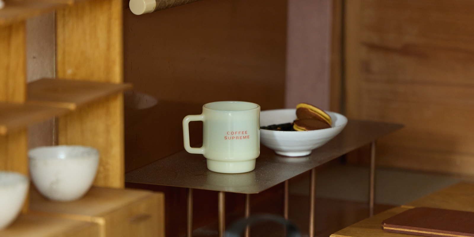 TSUNAGU craft社のオールドミルクガラス