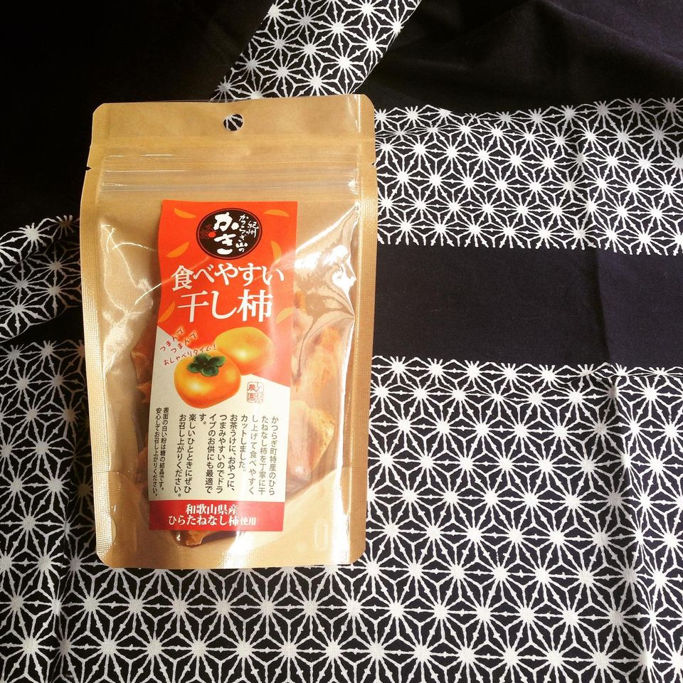 小腹のすいたときも手を汚さず手軽に＊干し柿