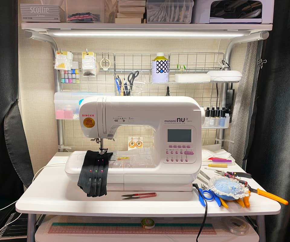 アクセサリーデザイナーの作業机公開