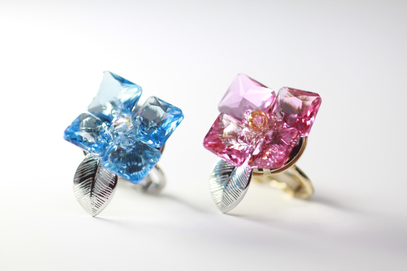 新作「雨に光る紫陽花 ピアス&イヤリング」発売開始