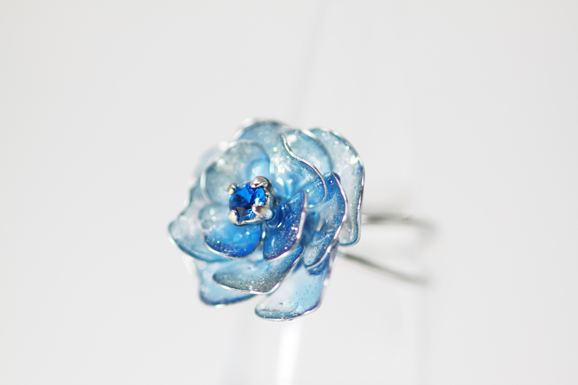 青い薔薇のアクセサリー