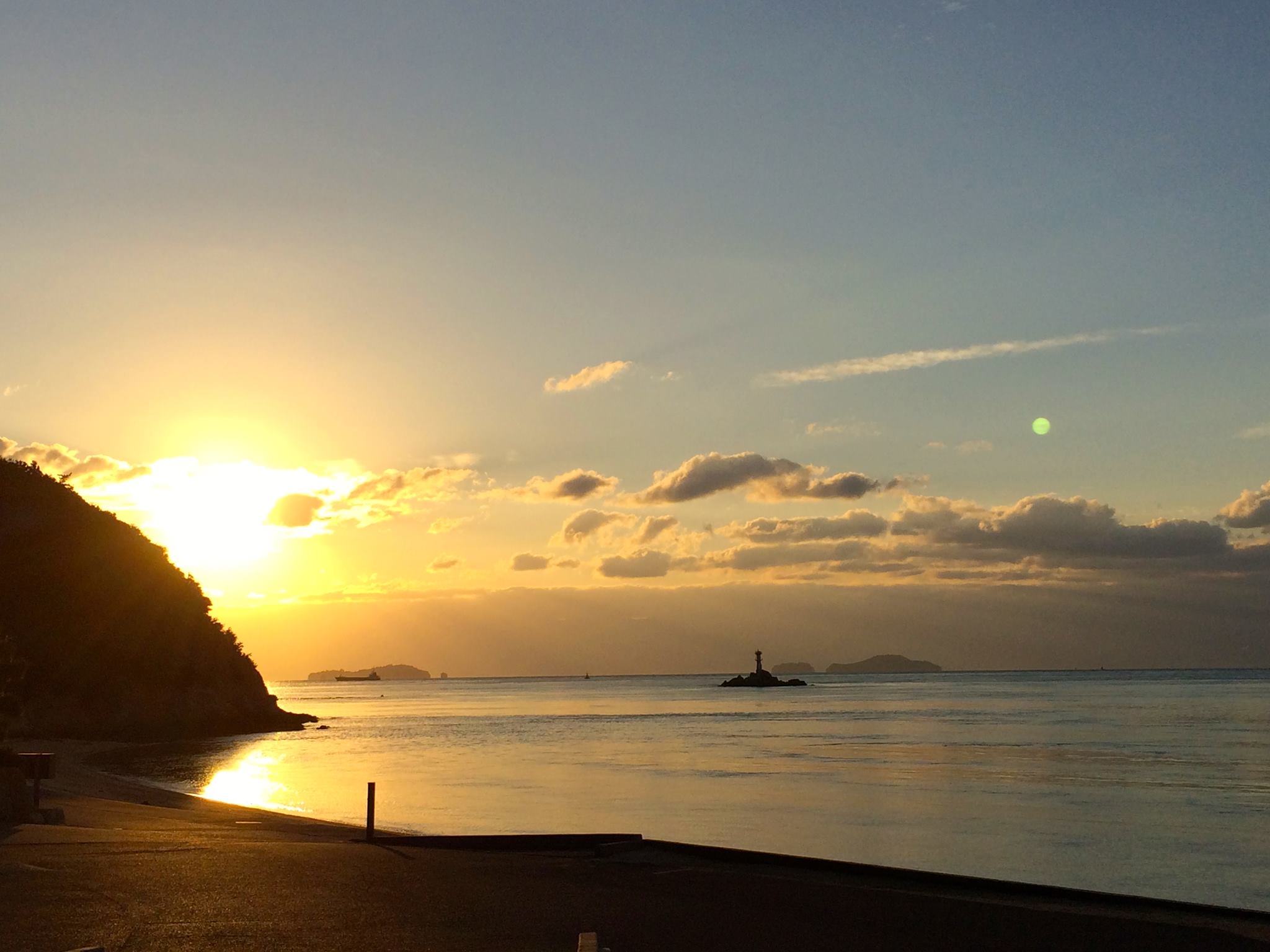千年松の一日は、海を眺めるところから始まります