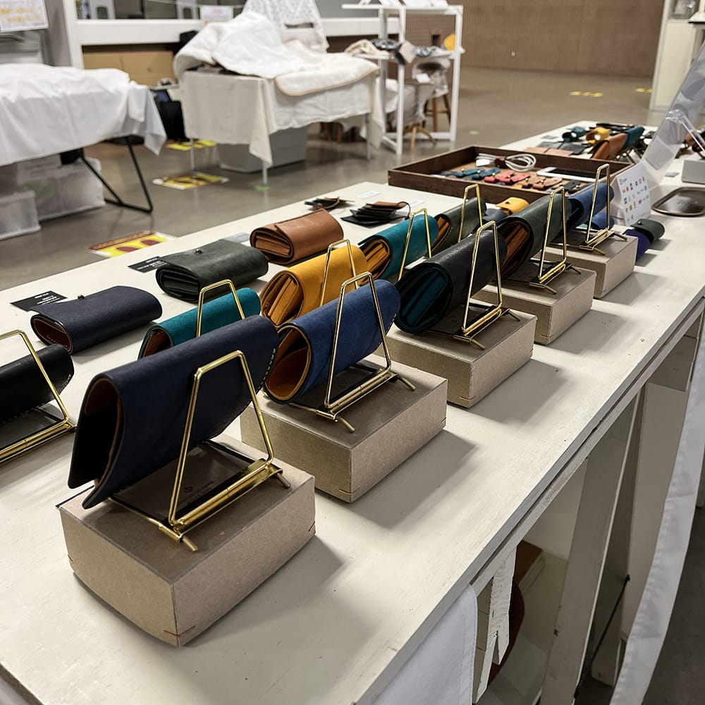 競輪場で革小物を売るという、ちょっと不思議でいい時間。