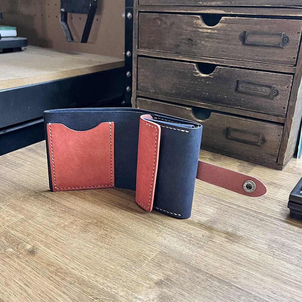 「その色で作りたい」が増えた、二つ折り財布。
