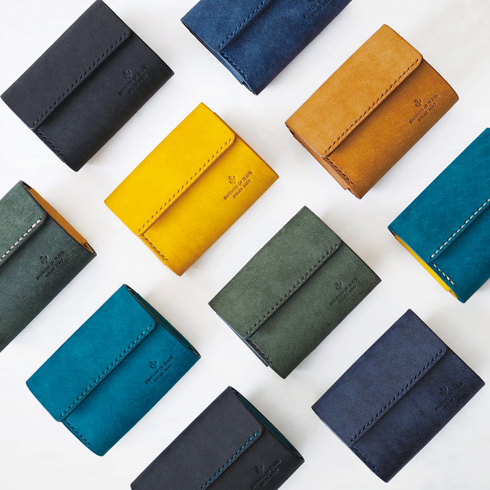 この財布の色味に、一目惚れした。