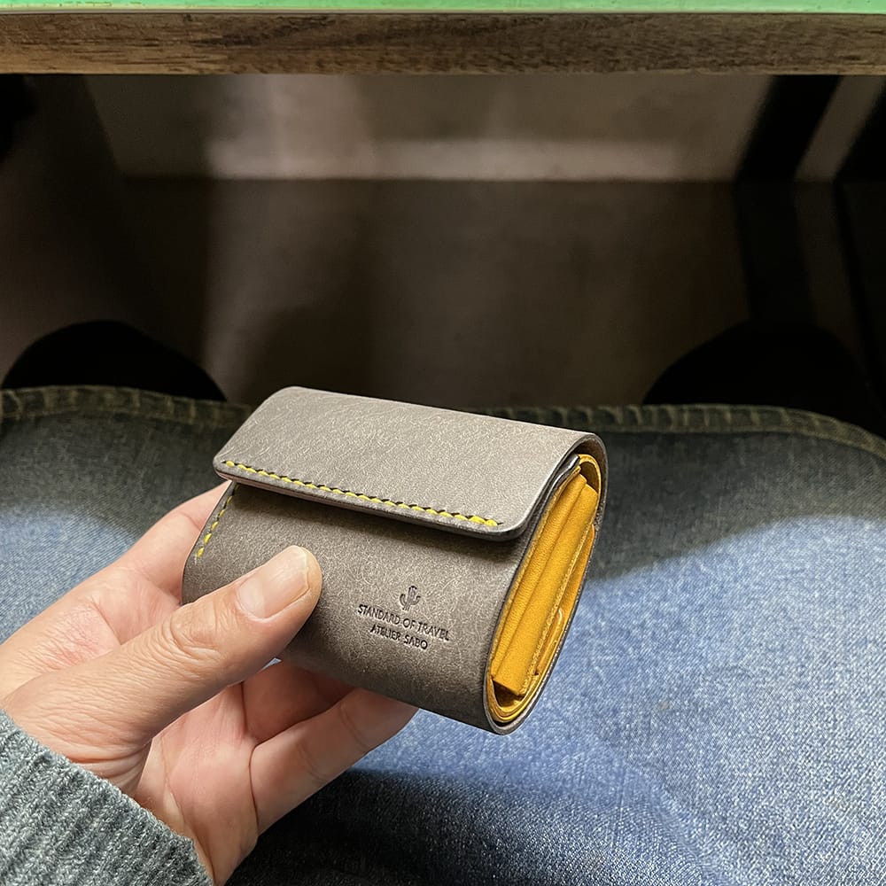 三つ折り財布を推したかったけど、人気なのは別の財布だった。