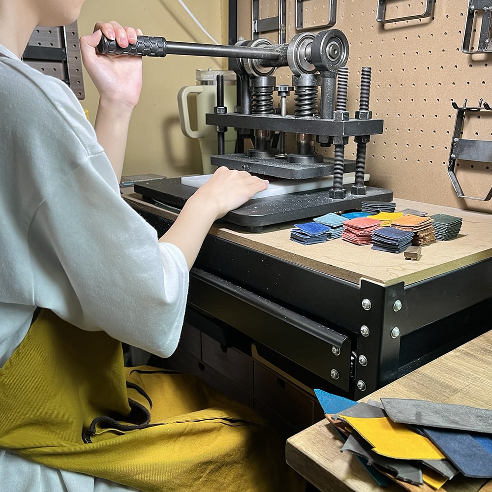 家族に支えられながら、今日も少しずつ制作を進めています。